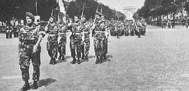 19570714 Paris aux Champ Elysees.jpg